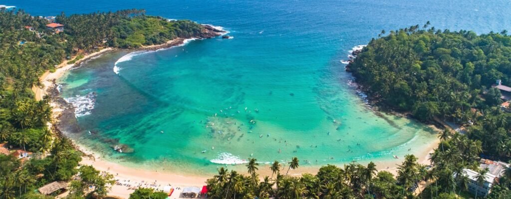 Hiriketiya beach bay suitable for surfing